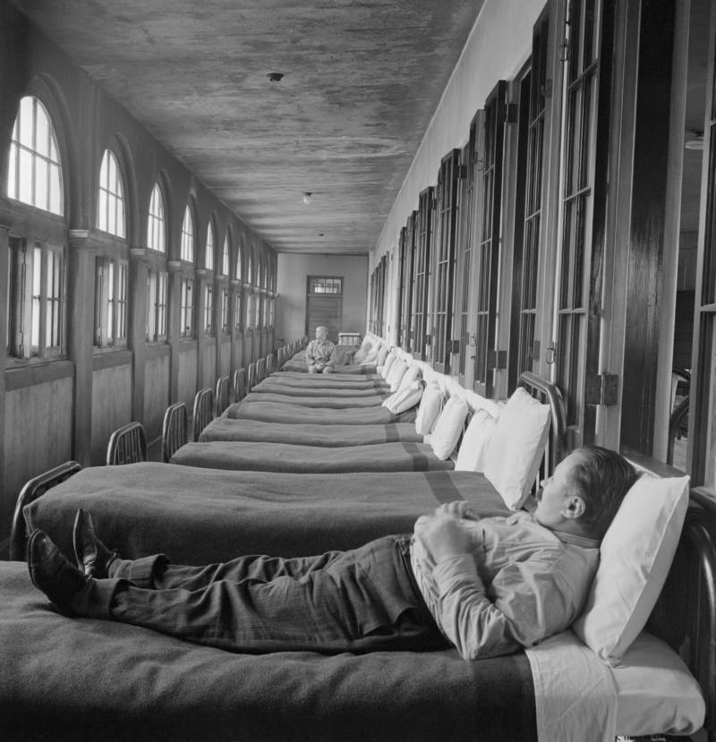 43 Haunting Photos Taken Inside Mental Asylums From The Past 43 Haunting Photos Taken Inside Mental Asylums From The Past