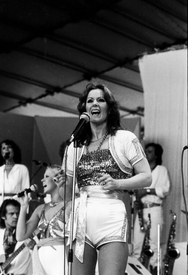 22 Amazing Photographs Of ABBA s Anni Frid Lyngstad Frida On Stage 22 Amazing Photographs Of ABBA s Anni Frid Lyngstad Frida On Stage