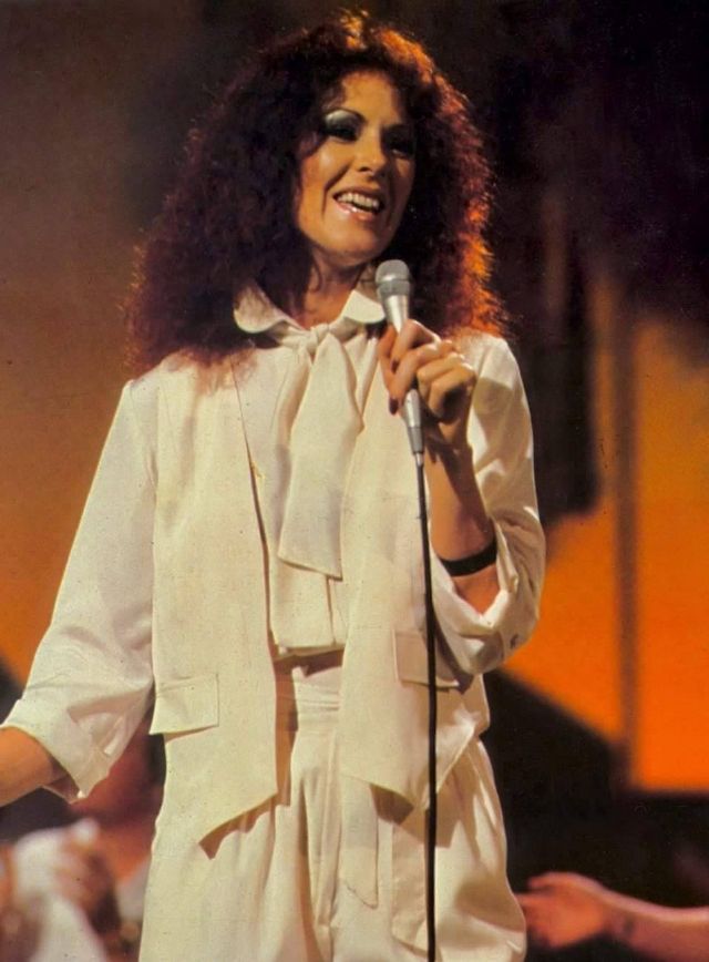 22 Amazing Photographs of ABBA’s Anni-Frid Lyngstad (Frida) on Stage ...